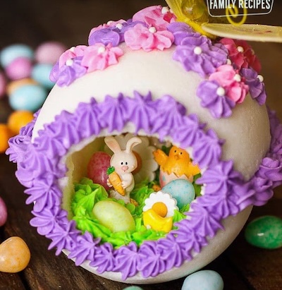 Panoramic Easter eggs containing miniature scenes